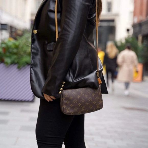 🌼AUTHENTIC Louis Vuitton Pochette with ORIGINAL LV strap🌼 - Picture 3 of 15